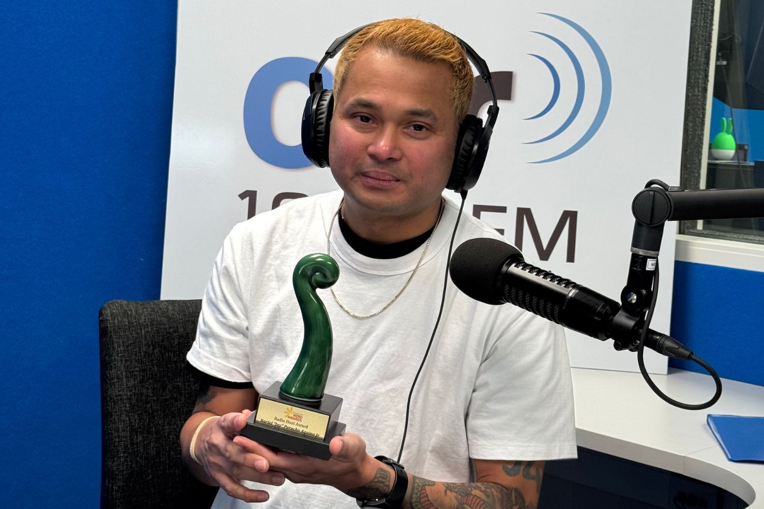 A photo of Jay Noriel Kwentuhang Filipino Kiwi Hero Awards, holding a trophy!